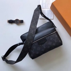 Louis Vuitton Outdoor Messenger Bag MM M43845 Black 2019 (Fang-8122536 )